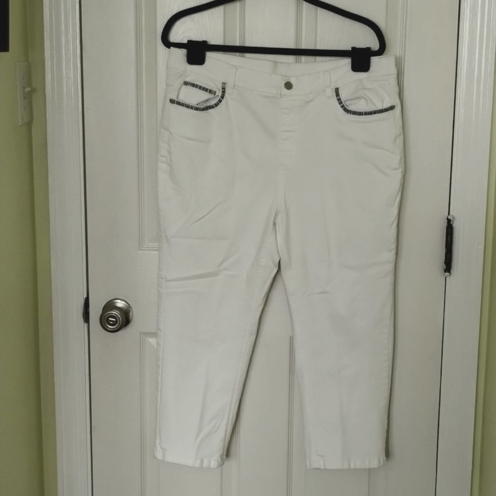 Denim & Co. Stretch Cropped Jeans